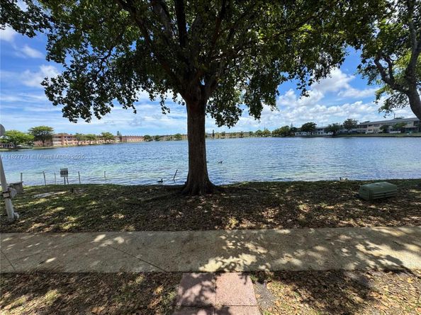 270 NE 191st St 108, Miami FL 33179