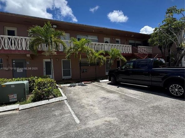 270 NE 191st St 108, Miami FL 33179