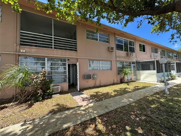 270 NE 191st St 108, Miami FL 33179