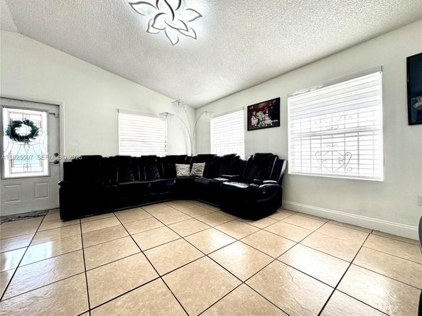 22736 SW 114th Pl, Miami FL 33170