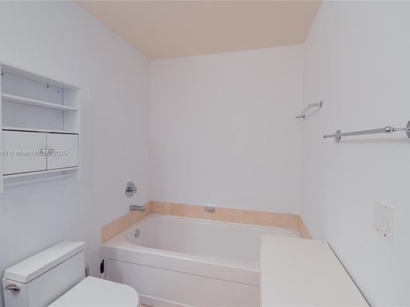 79 SW 12th St 1002S, Miami FL 33130