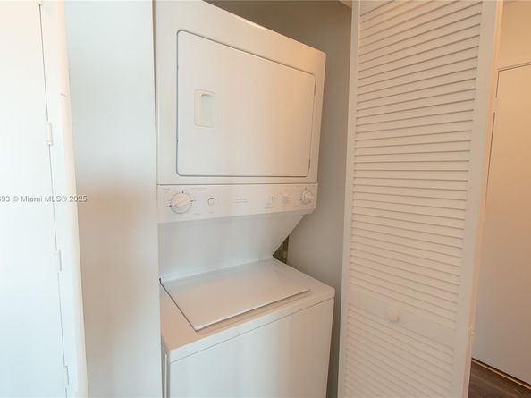 79 SW 12th St 1002S, Miami FL 33130