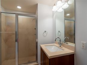 79 SW 12th St 1002S, Miami FL 33130