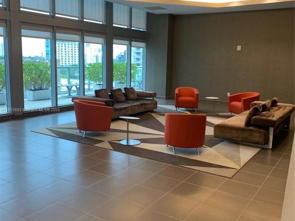 79 SW 12th St 1002S, Miami FL 33130