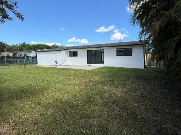 4850 SW 93rd Ct, Miami FL 33165