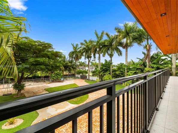185 SW 130th Ave, Miami FL 33184