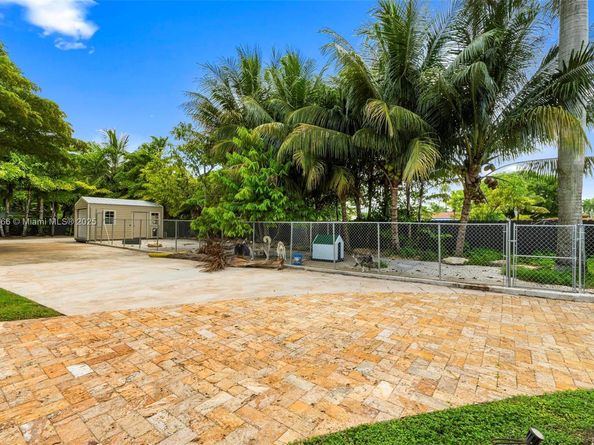 185 SW 130th Ave, Miami FL 33184