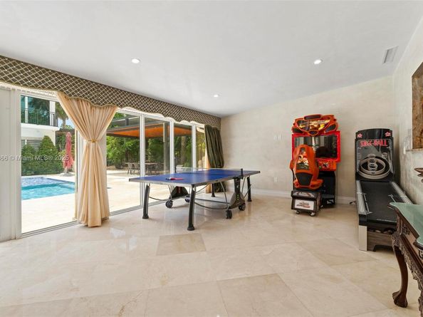 185 SW 130th Ave, Miami FL 33184