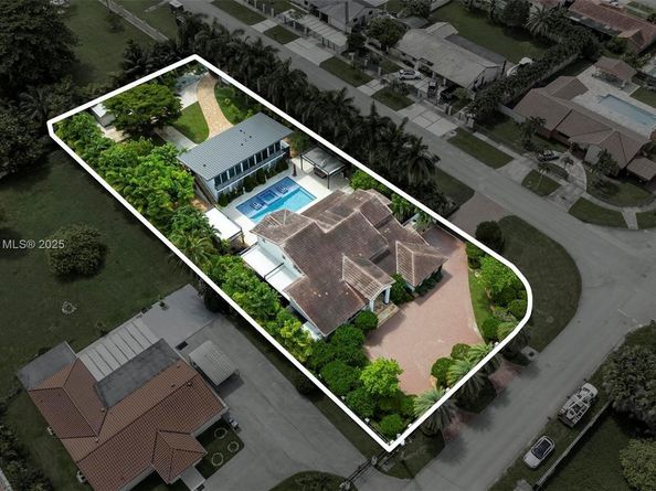 185 SW 130th Ave, Miami FL 33184