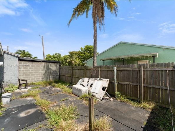 18602 NW 46th Ave, Miami Gardens FL 33055