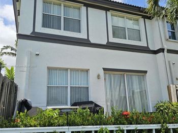 11401 NW 76th Ter