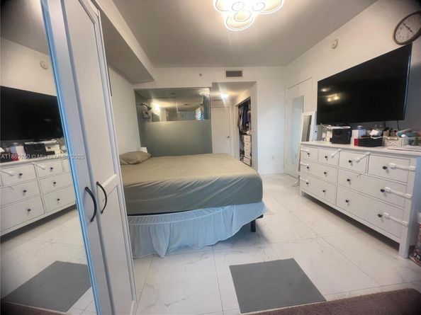 92 SW 3rd St 3803, Miami FL 33130