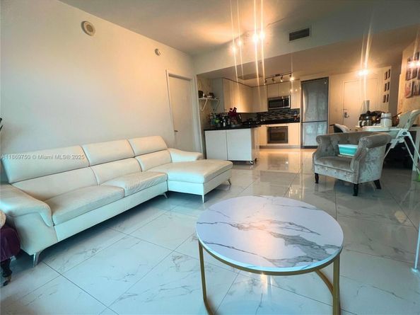 92 SW 3rd St 3803, Miami FL 33130