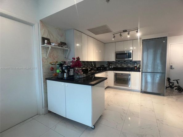92 SW 3rd St 3803, Miami FL 33130