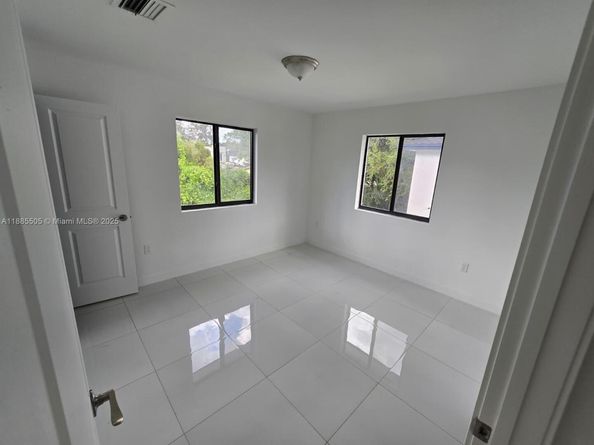 2771 NW 43rd Ter, Miami FL 33142