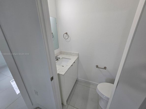 2771 NW 43rd Ter, Miami FL 33142