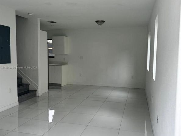 2771 NW 43rd Ter, Miami FL 33142