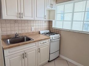 330 74th St 16, Miami Beach FL 33141