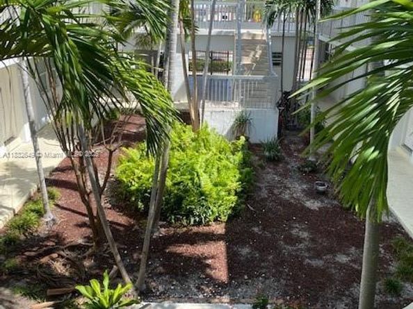 8080 Tatum Waterway Dr 25, Miami Beach FL 33141