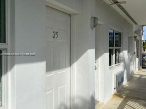 8080 Tatum Waterway Dr 25, Miami Beach FL 33141