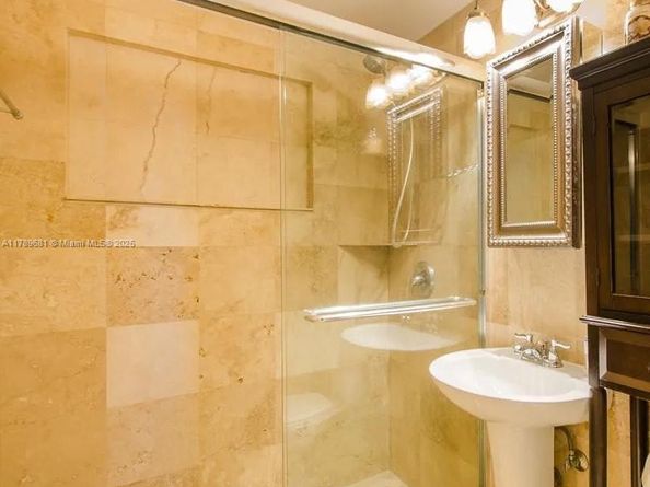 2543 Marathon Ln, Fort Lauderdale FL 33312