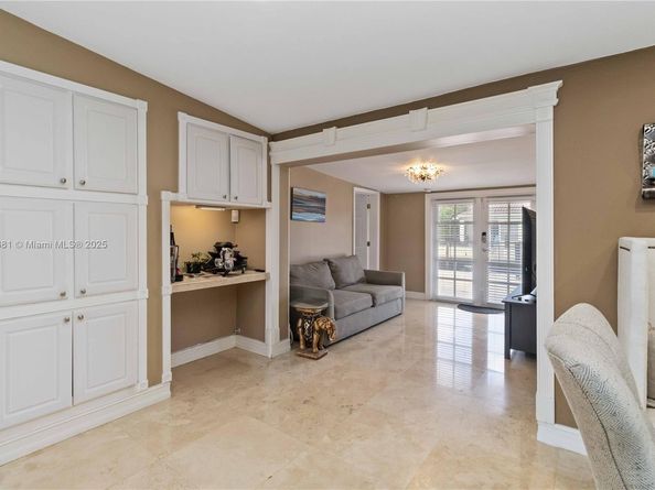 2543 Marathon Ln, Fort Lauderdale FL 33312
