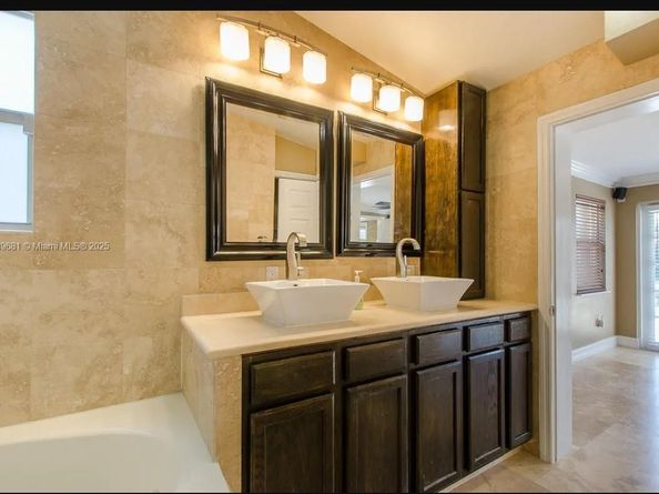 2543 Marathon Ln, Fort Lauderdale FL 33312