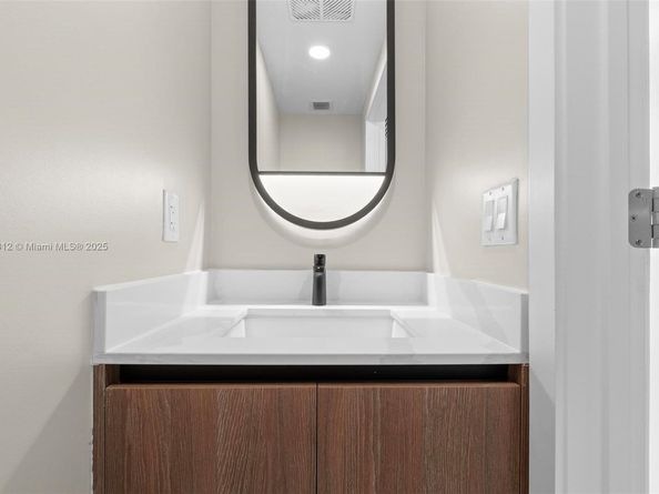 580 72nd 704, Miami Beach FL 33141