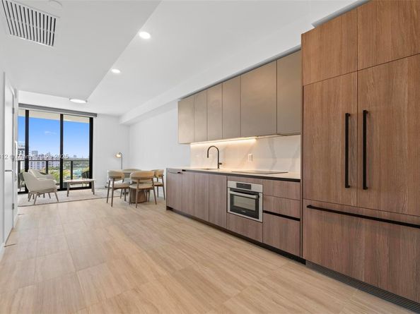 580 72nd 704, Miami Beach FL 33141