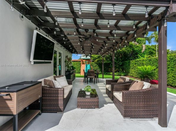 8995 SW 83rd St, Miami FL 33173