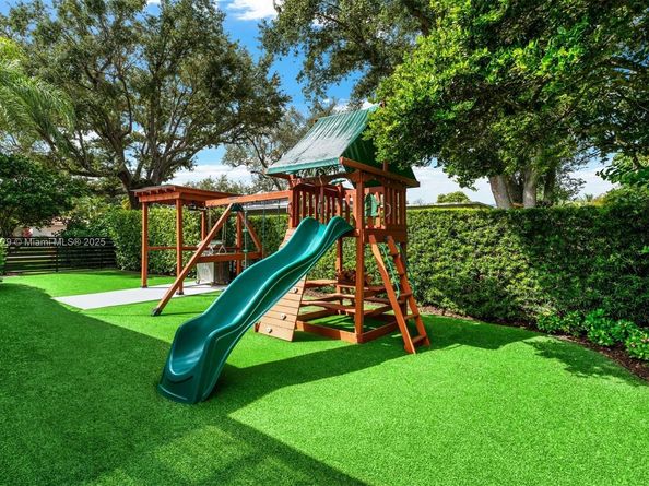 8995 SW 83rd St, Miami FL 33173
