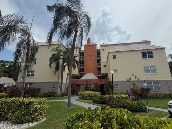 8205 Lake Dr 306, Doral FL 33166