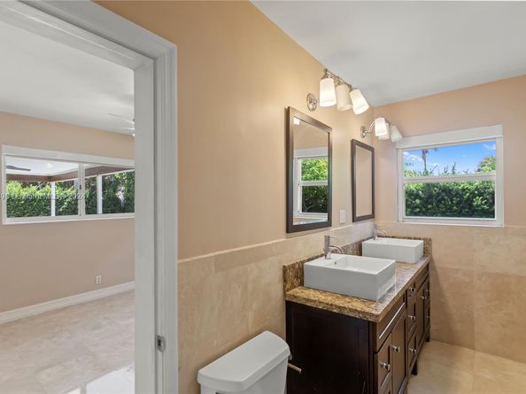 1154 Jefferson St, Hollywood FL 33019