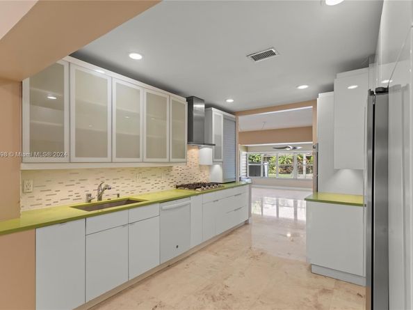 1154 Jefferson St, Hollywood FL 33019