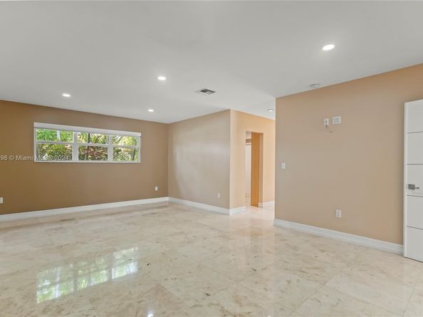 1154 Jefferson St, Hollywood FL 33019