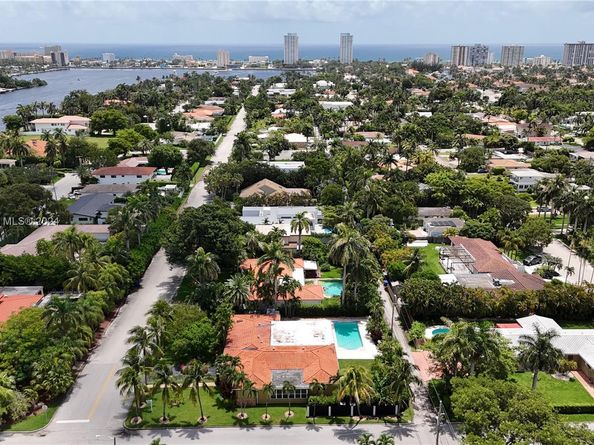 1154 Jefferson St, Hollywood FL 33019