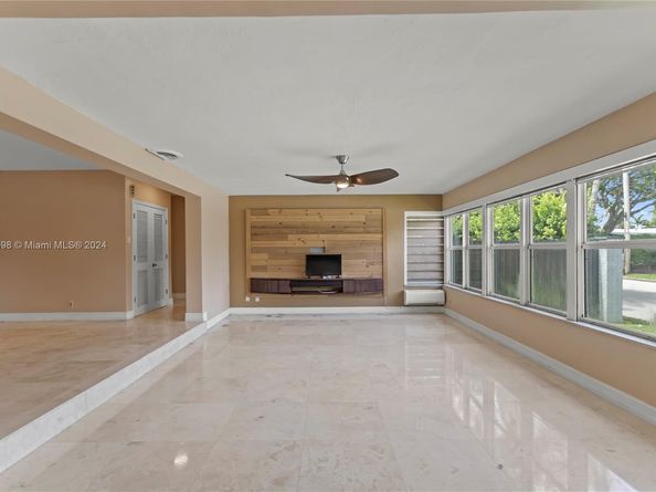 1154 Jefferson St, Hollywood FL 33019