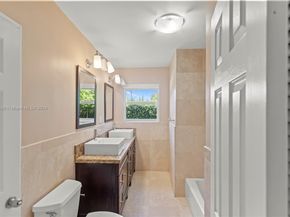 1154 Jefferson St, Hollywood FL 33019