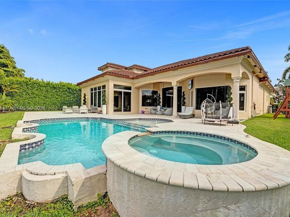 10291 Sweet Bay St, Plantation FL 33324