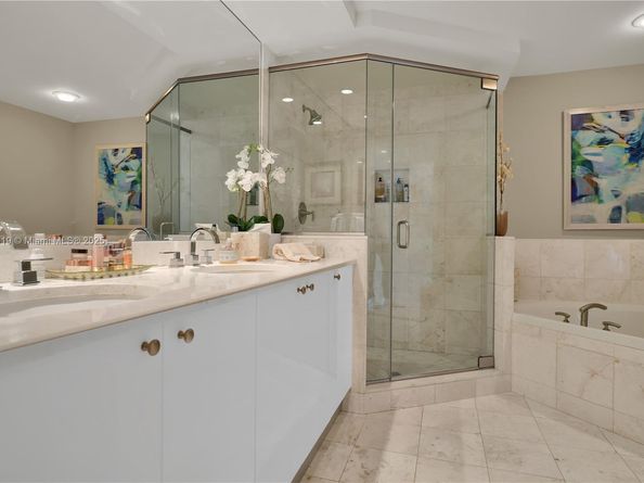 901 Brickell Key Blvd 2804, Miami FL 33131