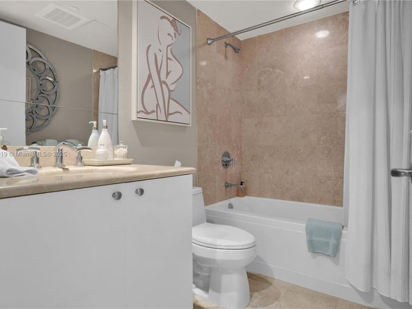 901 Brickell Key Blvd 2804, Miami FL 33131