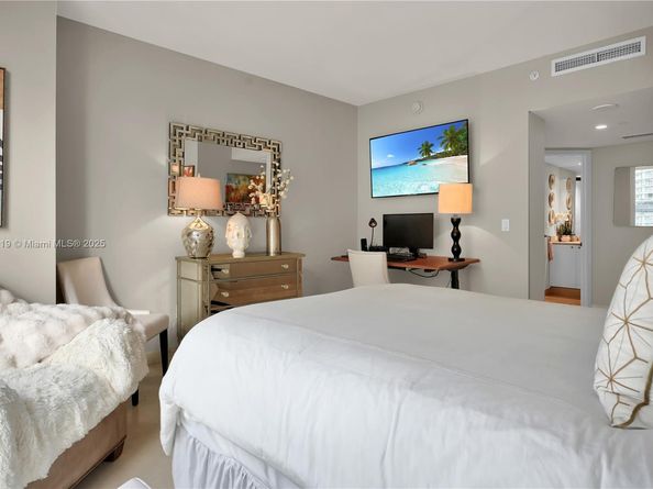 901 Brickell Key Blvd 2804, Miami FL 33131