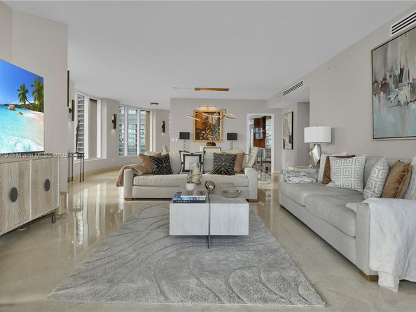 901 Brickell Key Blvd 2804, Miami FL 33131