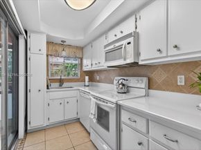 180 NE 12th Ave 15B, Hallandale Beach FL 33009