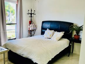 6201 Portsmouth Ln, Davie FL 33331