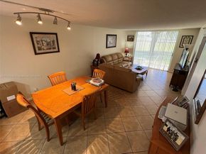 3300 W Rolling Hills Cir 102, Davie FL 33328