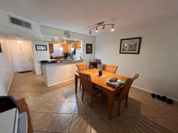3300 W Rolling Hills Cir 102, Davie FL 33328