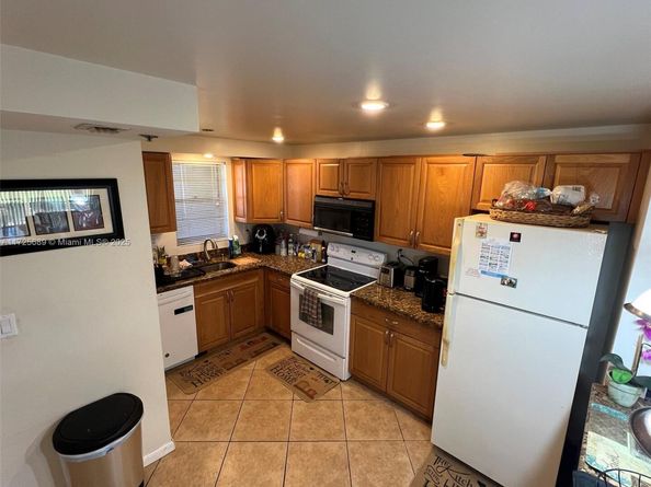 3300 W Rolling Hills Cir 102, Davie FL 33328