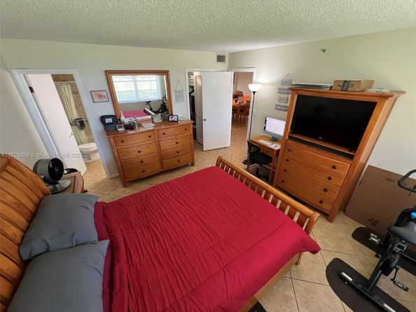 3300 W Rolling Hills Cir 102, Davie FL 33328