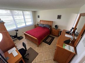 3300 W Rolling Hills Cir 102, Davie FL 33328